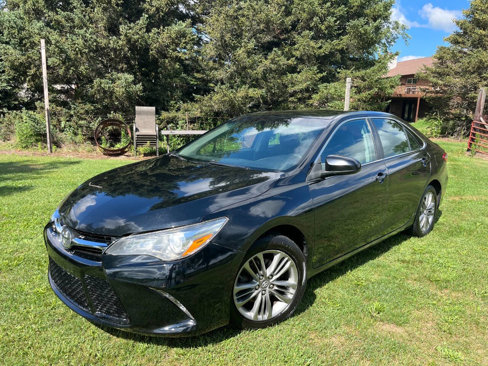 Used 2017 Toyota Camry SE image 1