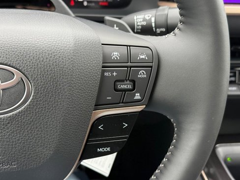 New 2025 Toyota Crown Platinum image 17