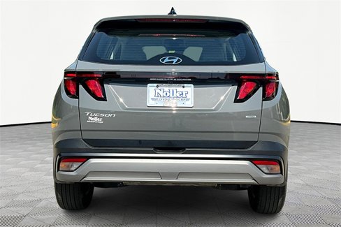 Certified 2025 Hyundai Tucson SE image 4