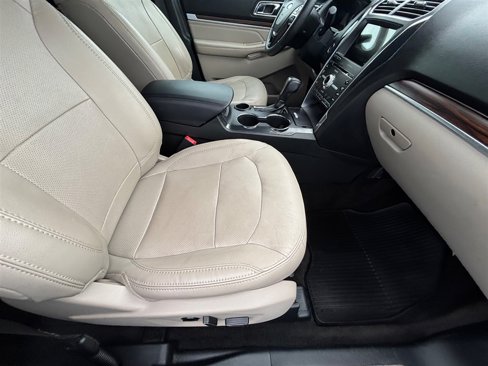 Used 2018 Ford Explorer Limited image 31