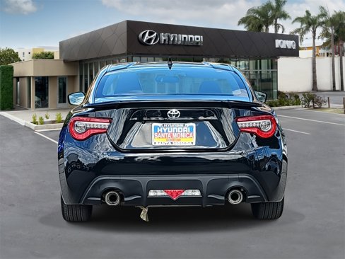 Used 2017 Toyota 86 image 4