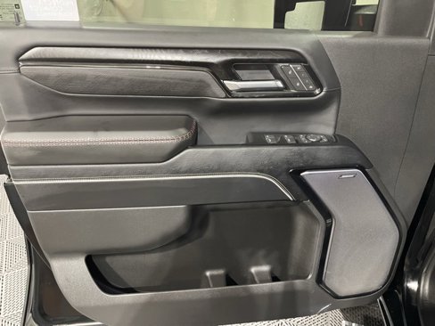 Used 2025 GMC Sierra 2500 AT4X image 9