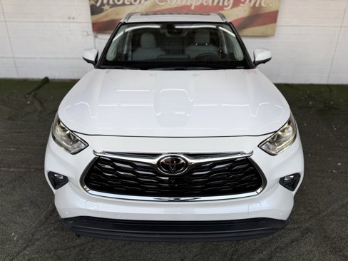 Used 2024 Toyota Highlander Limited image 8