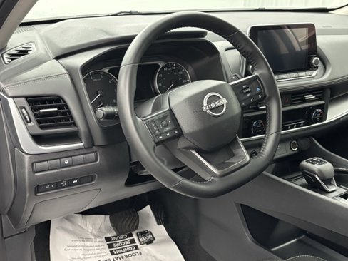 Used 2025 Nissan Rogue SV image 14