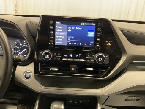 Used 2021 Toyota Highlander XLE image 8