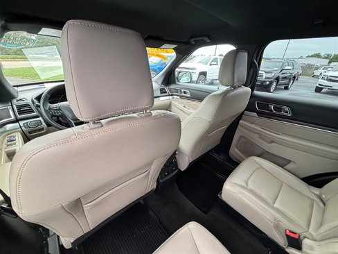 Used 2018 Ford Explorer Limited image 19
