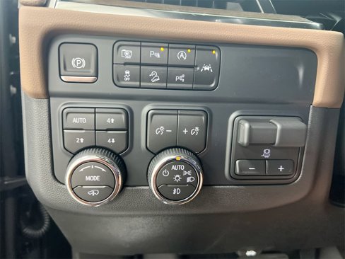 New 2026 Chevrolet Suburban High Country image 18