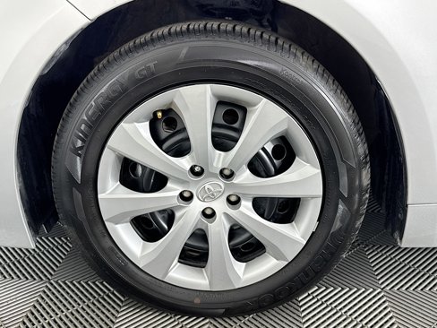 Used 2025 Toyota Corolla LE image 36