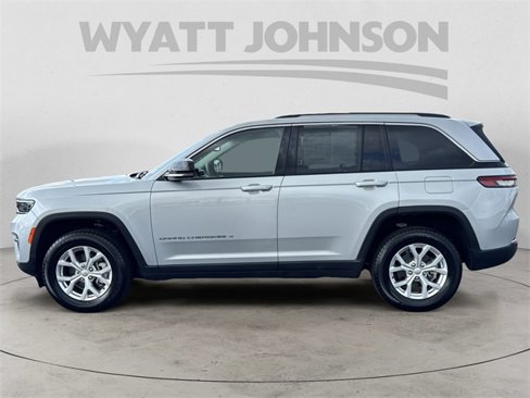 Used 2023 Jeep Grand Cherokee Limited image 2