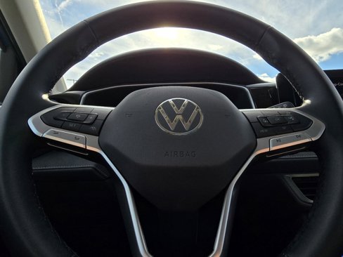 New 2025 Volkswagen Taos SE image 17