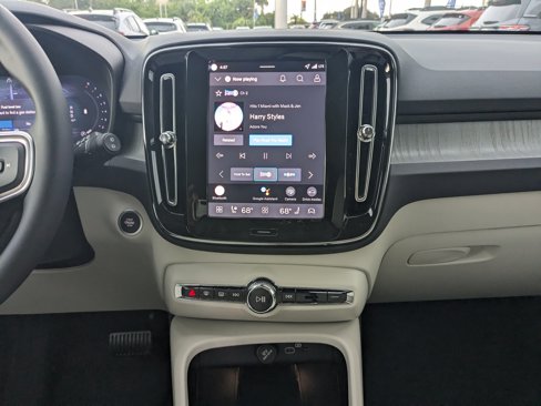 New 2026 Volvo XC40 B5 Ultra w/ Protection Package Premier image 19
