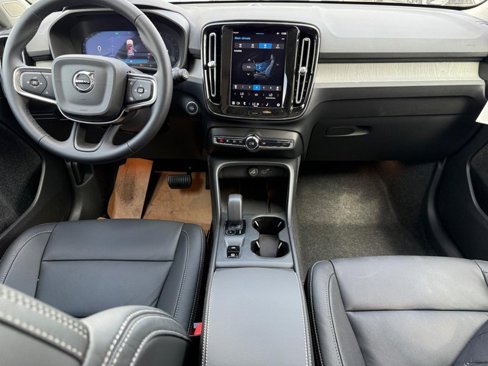 New 2025 Volvo XC40 B5 Core w/ Protection Package Premier image 6