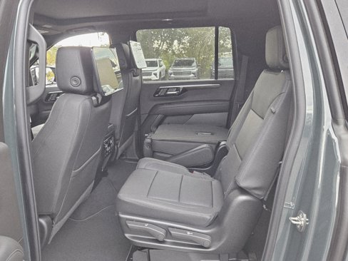 New 2026 Chevrolet Suburban Z71 image 12