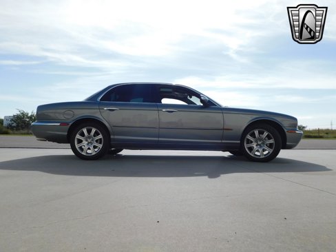 Used 2004 Jaguar XJ8 image 26