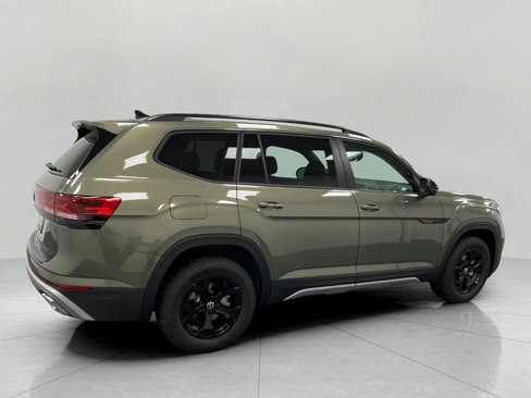 New 2026 Volkswagen Atlas Peak Edition image 2