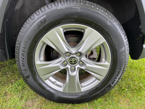 Used 2022 Toyota RAV4 LE image 4