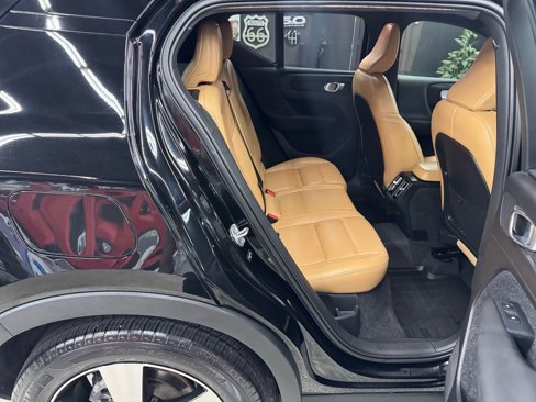 Used 2019 Volvo XC40 T5 Momentum image 17