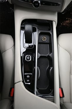 Used 2025 Volvo XC90 B6 Plus w/ Protection Package Premier image 11