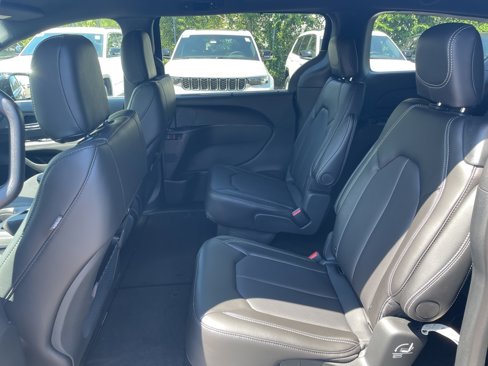 New 2026 Chrysler Pacifica Select image 13