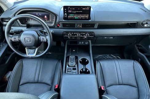 Used 2025 Honda Pilot Elite image 17