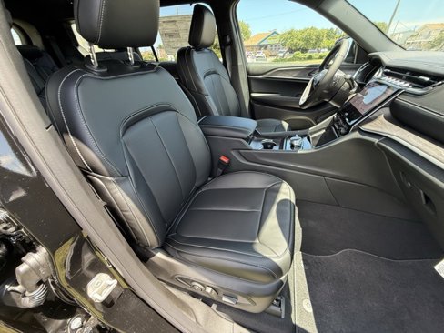 New 2025 Jeep Grand Cherokee L Limited image 11