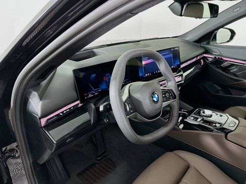 New 2026 BMW 540i xDrive w/ Executive Package image 13