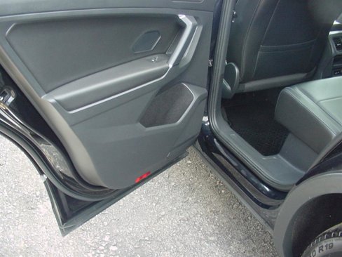 Used 2020 Volkswagen Tiguan SEL w/ 3rd Row Seat Package image 39