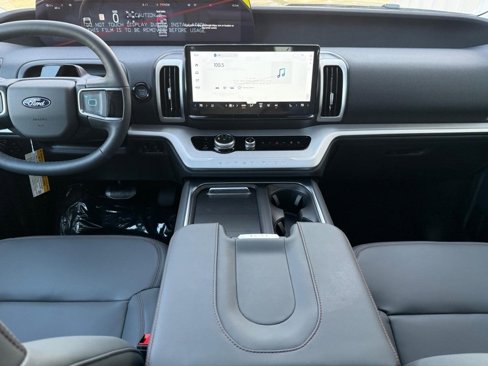 New 2025 Ford Expedition Active image 6