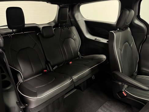 New 2026 Chrysler Pacifica Limited image 19