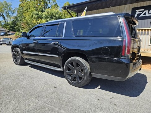 Used 2017 Cadillac Escalade ESV Luxury image 2