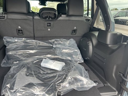 New 2025 Jeep Wrangler Unlimited Rubicon w/ Technology Group image 33
