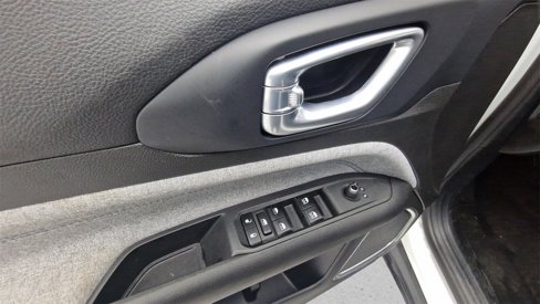 Used 2024 Jeep Compass Latitude image 13