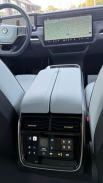 Used 2025 Rivian R1S Adventure image 32