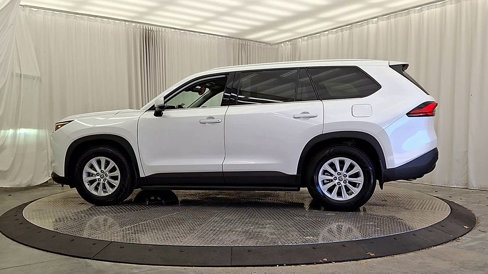 Used 2024 Toyota Grand Highlander XLE image 2