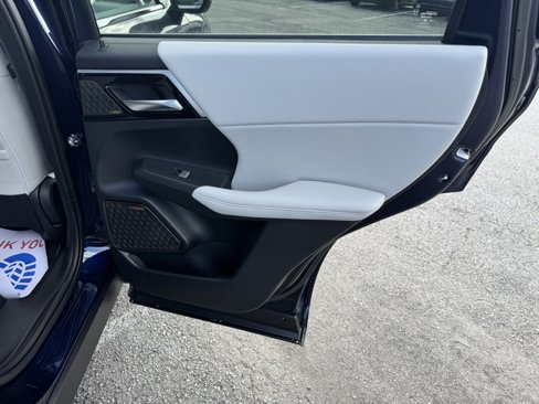 New 2025 Mitsubishi Outlander SE image 32