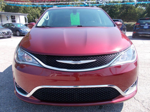 Used 2017 Chrysler Pacifica Touring-L image 2