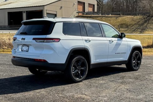 New 2025 Jeep Grand Cherokee L Altitude image 3