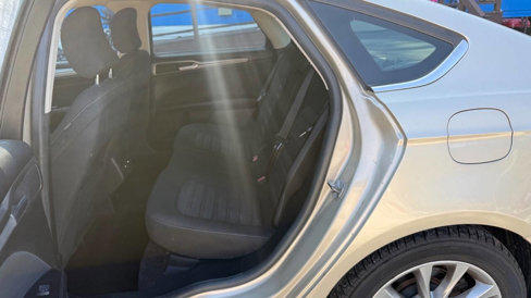Used 2017 Ford Fusion SE w/ Fusion SE Technology Package image 10