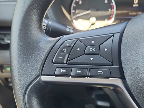 Used 2025 Nissan Sentra SV image 13