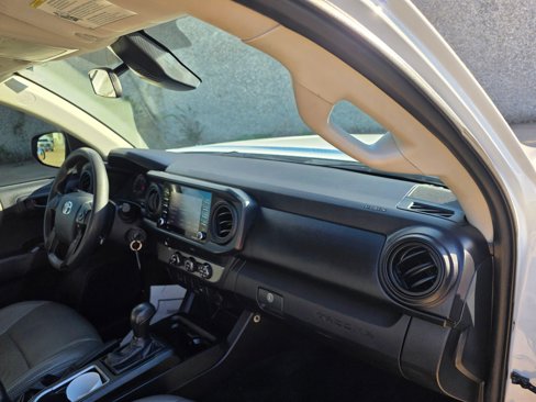 Used 2020 Toyota Tacoma SR image 21