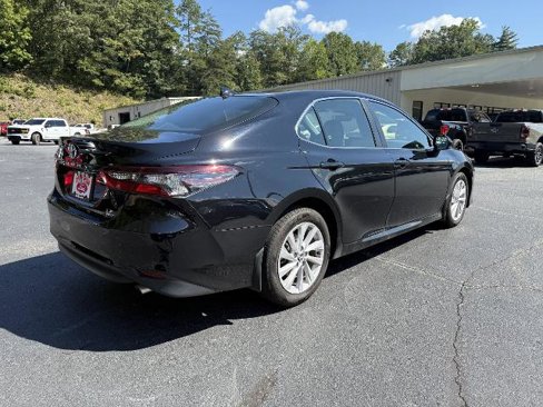 Used 2022 Toyota Camry LE image 5