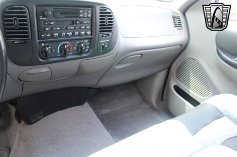 Used 2001 Ford F150 Lightning image 19