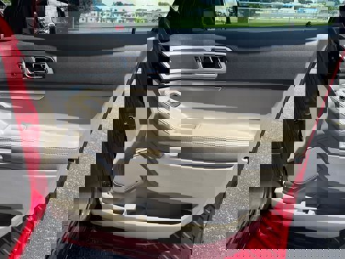 Used 2012 Ford Explorer XLT w/ Class III Trailer Tow Pkg image 24