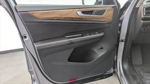 Used 2025 Volkswagen Atlas SE image 13