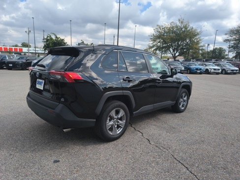 Used 2022 Toyota RAV4 LE image 5