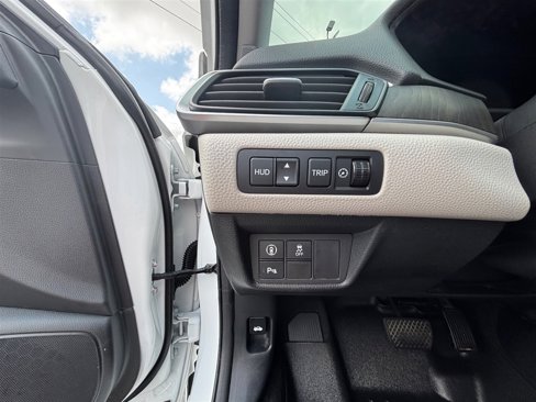 Used 2019 Honda Accord Touring image 15