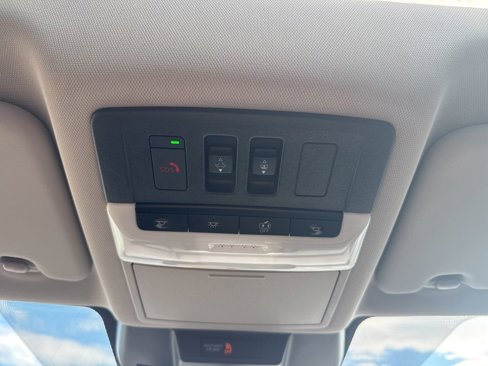 Used 2022 Nissan Rogue SV w/ SV Premium Package image 34