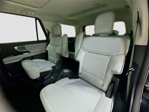 New 2025 Ford Expedition Platinum image 25