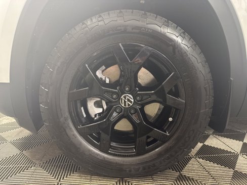 New 2025 Volkswagen Atlas Peak Edition SE image 10