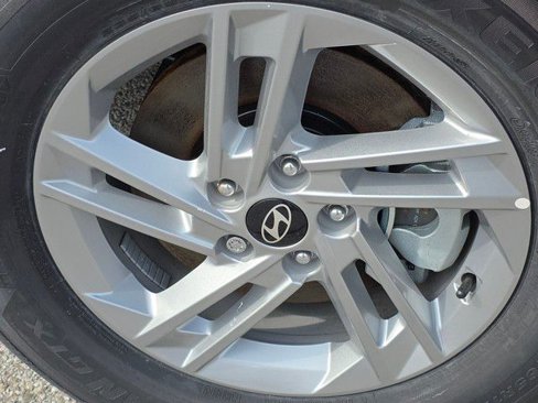 Certified 2025 Hyundai Tucson SE image 19